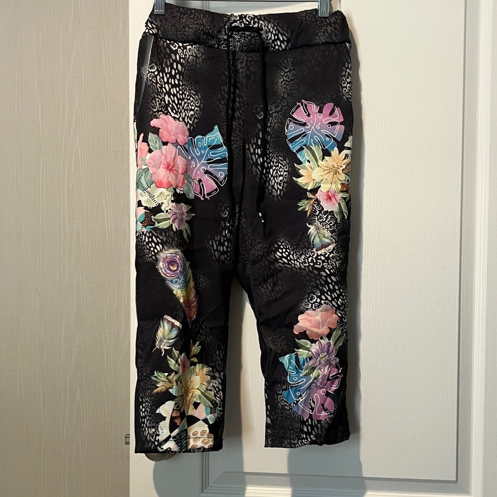Bella Amore women’s Blue and White Patterned Joggers